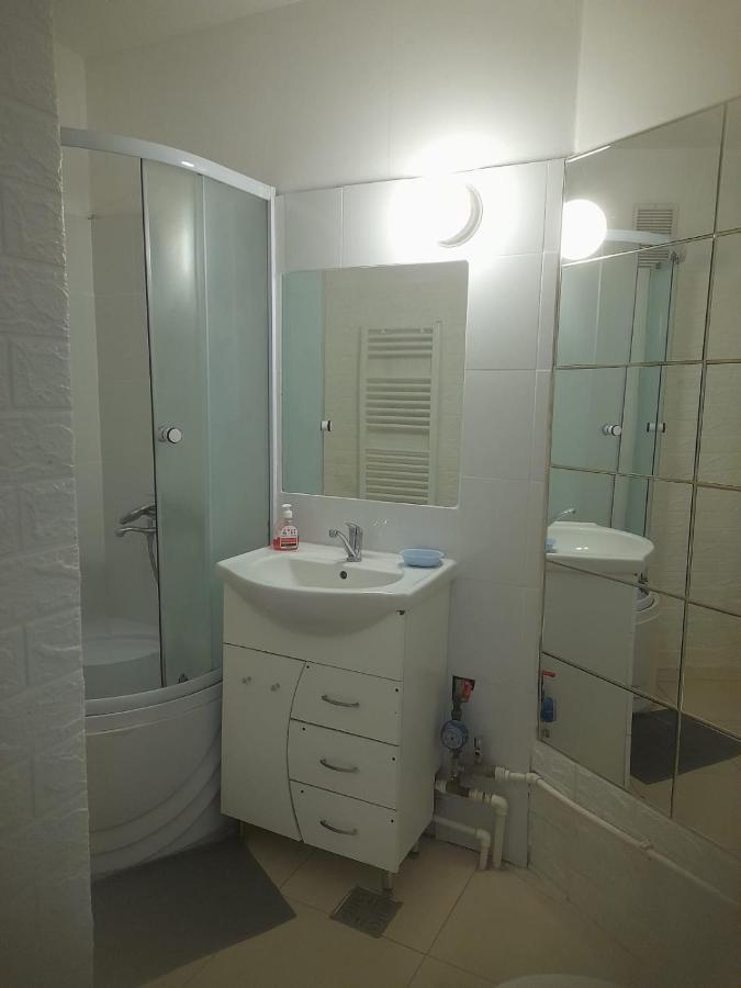 Central Bright Modern Studio Bukarest Eksteriør billede